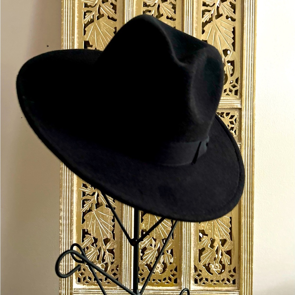 FELT Fedora Hat in Black new with tags gift idea boho new Spring hat